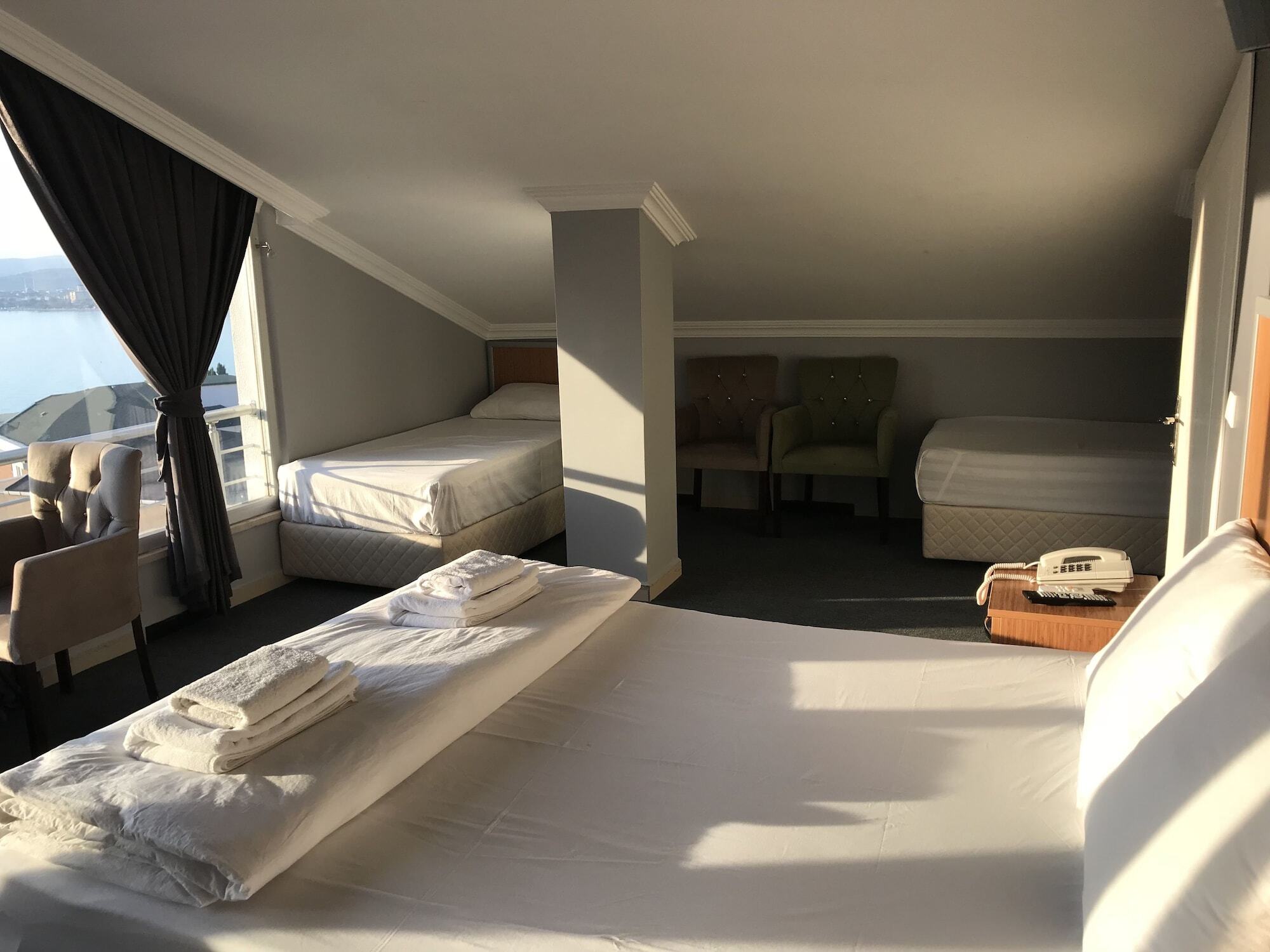 Hotel Ema 2*